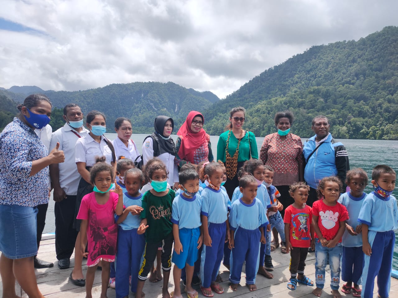 Monitoring, Penyerahan Bantuan Makanan Tambahan dan Seragam PAUD TK se Raja Ampat