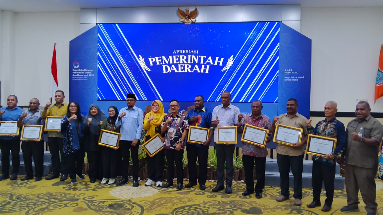 Dinas Pendidikan Kabupaten Raja Ampat Raih Penghargaan atas Dukungan dan Praktik Baik Implementasi Program Penjaminan Mutu Pendidikan